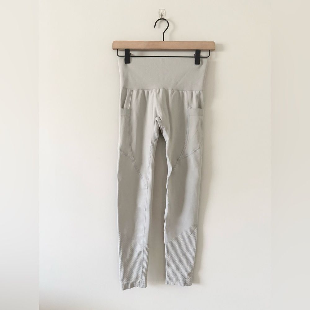 NWT HALARA Scrunch Butt High Waist Leggings in Gray Size XS